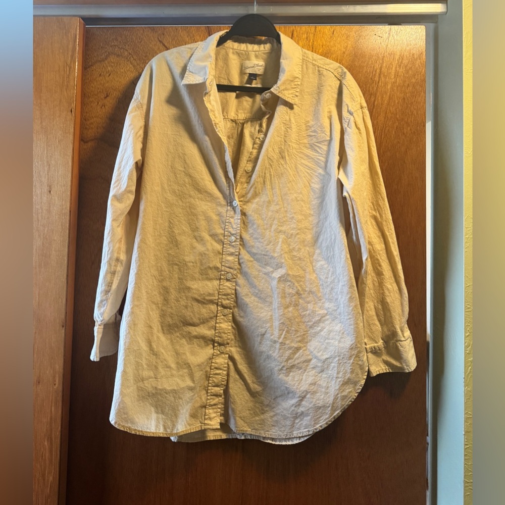 Universal Thread button up